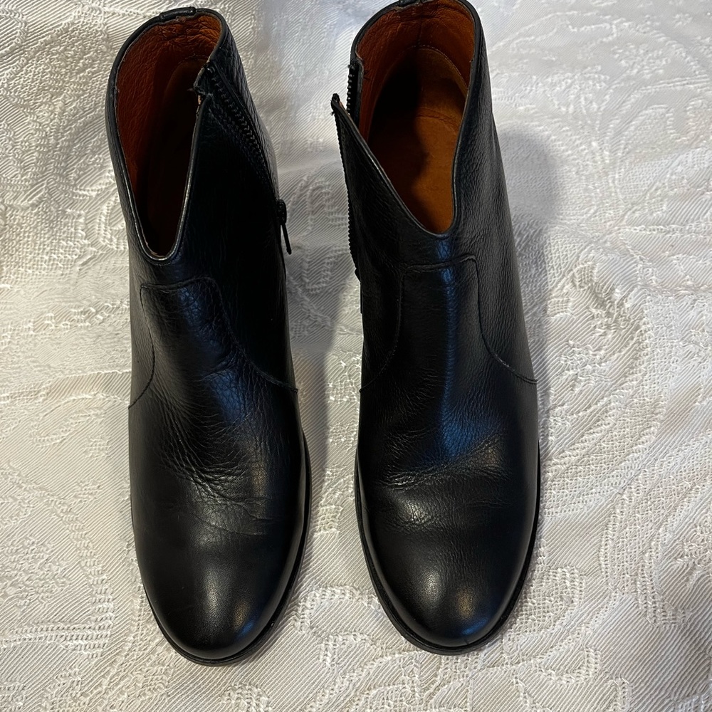 FRYE Nora Zip, like NEW